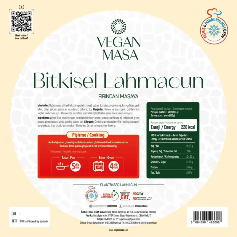 Maydanoz ve limonla servis edilen bitkisel lahmacun